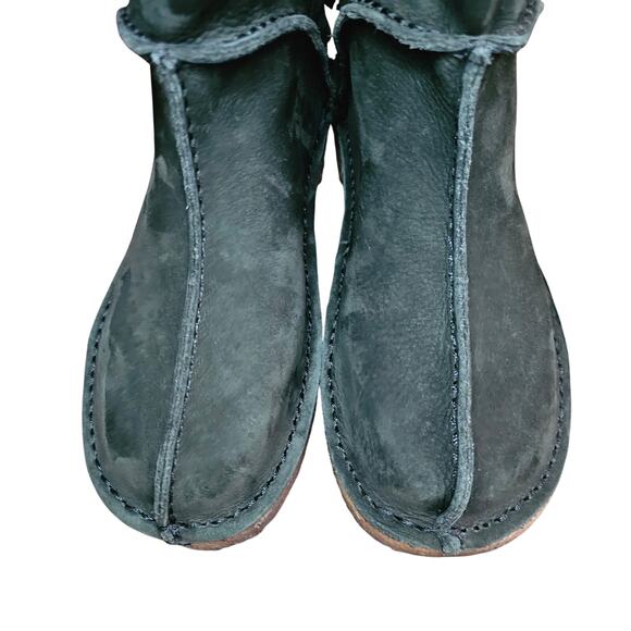 Baffin Indie Pure Black Suede Flat Slip On Ankle Boots Tassel Laces Boho 7 EUC - Picture 3 of 12